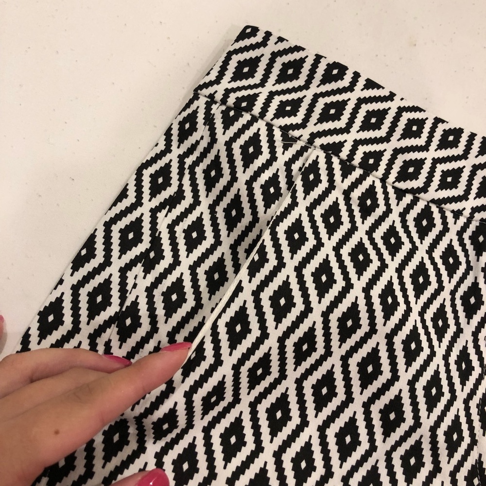 patterned shorts - Picture 2 of 4
